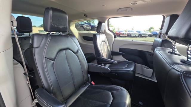 Certified 2024 Chrysler Pacifica Touring-L FWD image 15