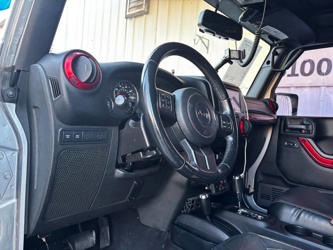 Used 2015 Jeep Wrangler Unlimited Rubicon w/ Connectivity Group AWD/4WD image 13
