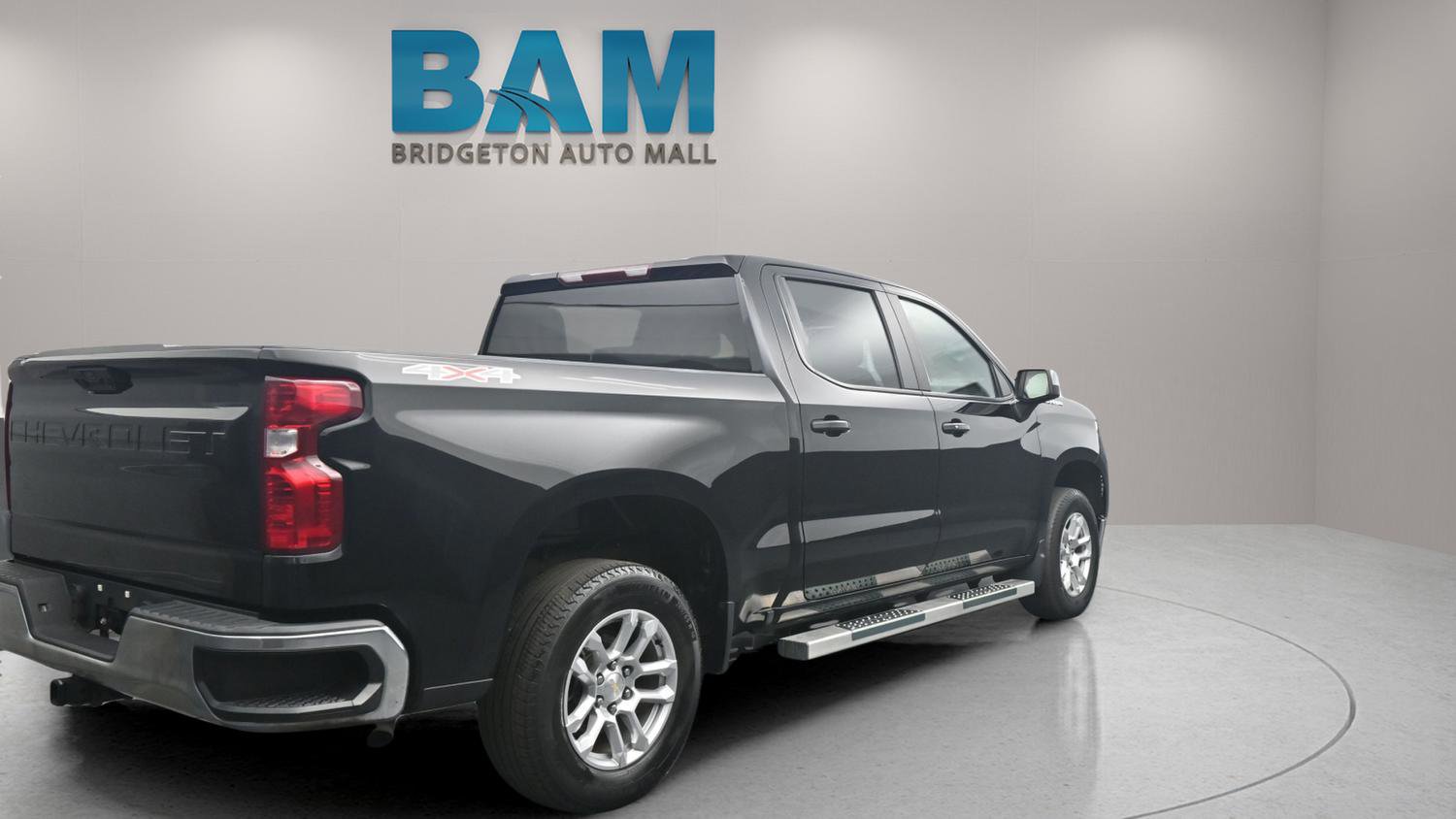 Used 2022 Chevrolet Silverado 1500 LT AWD/4WD image 6