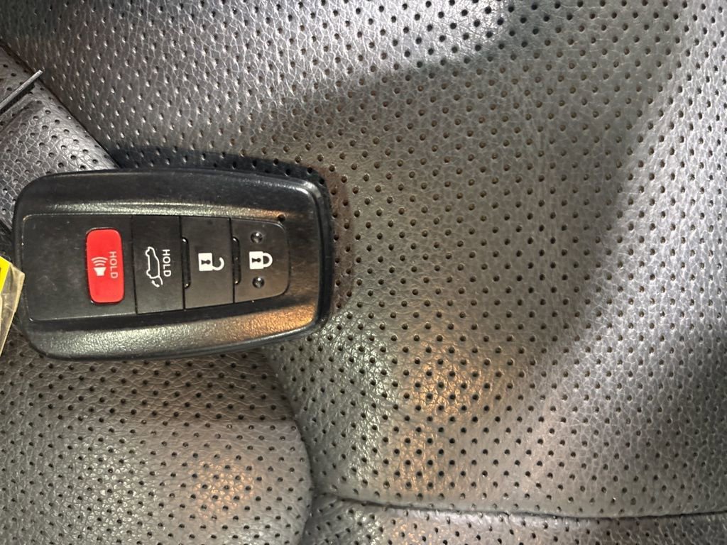 Used 2022 Toyota Highlander Platinum image 32