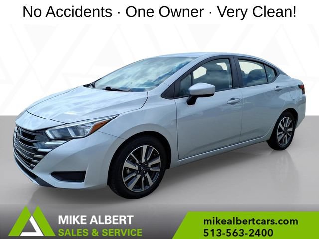 Used 2023 Nissan Versa SV FWD image 3