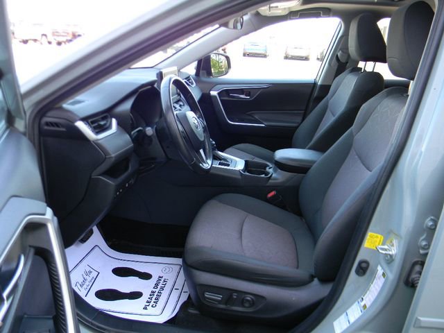 Used 2019 Toyota RAV4 XLE AWD/4WD image 18