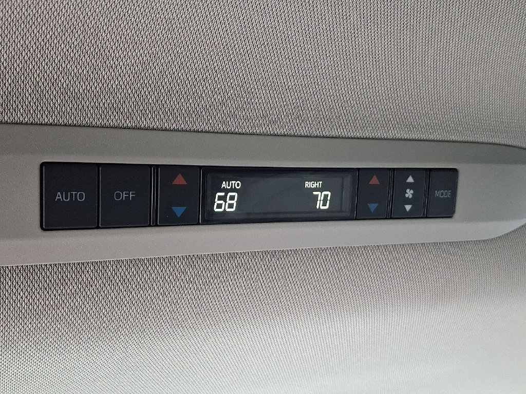 Certified 2026 Toyota Sienna XLE FWD image 11