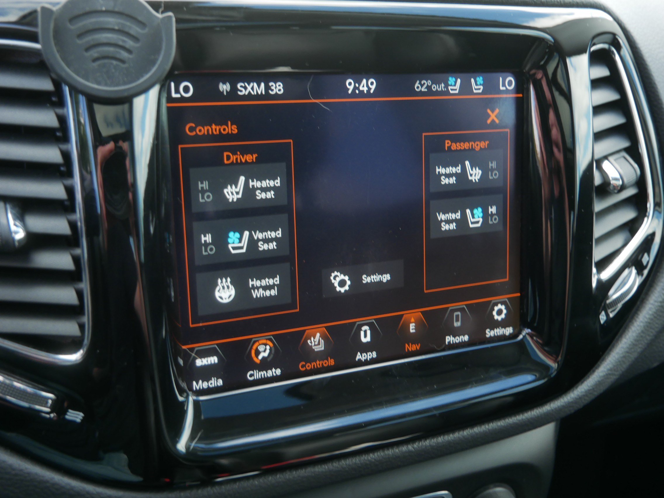Used 2021 Jeep Compass Limited w/ Sun and Sound Group AWD/4WD image 35