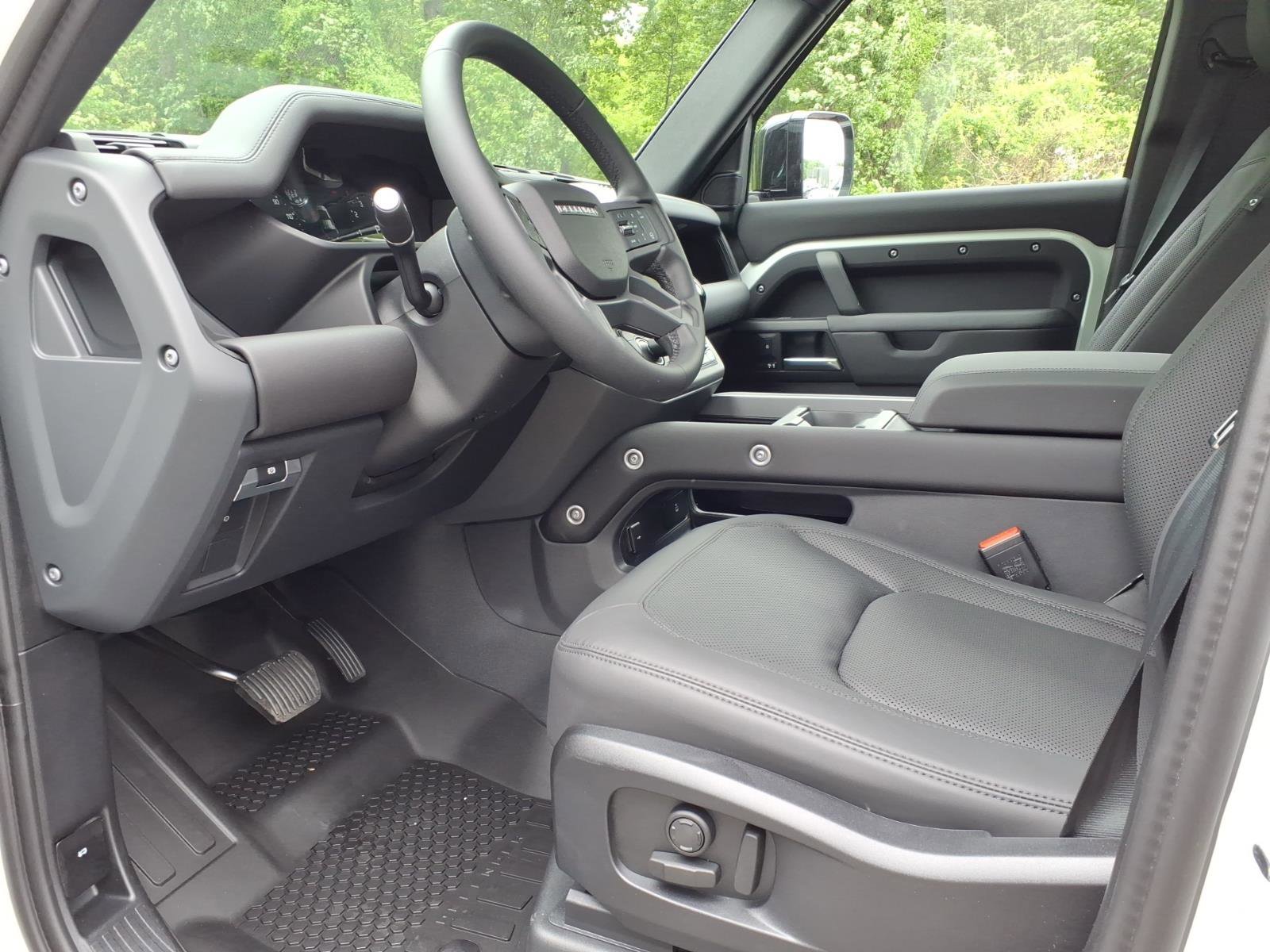 New 2026 Land Rover Defender 110 X-Dynamic SE AWD/4WD image 17