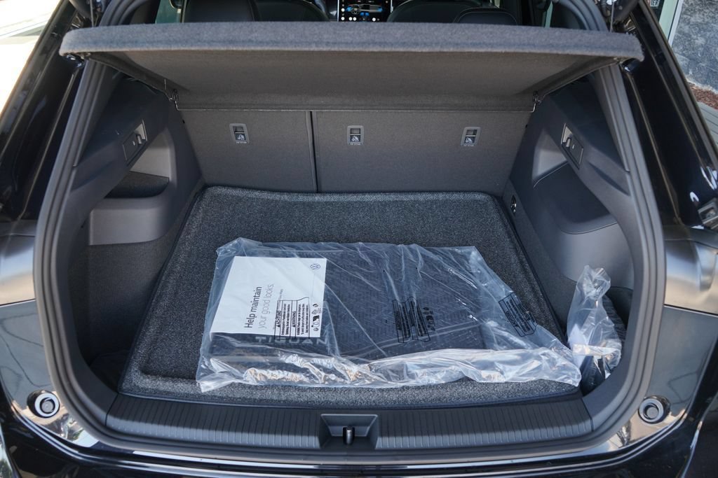 New 2026 Volkswagen Tiguan SE R-Line FWD image 36