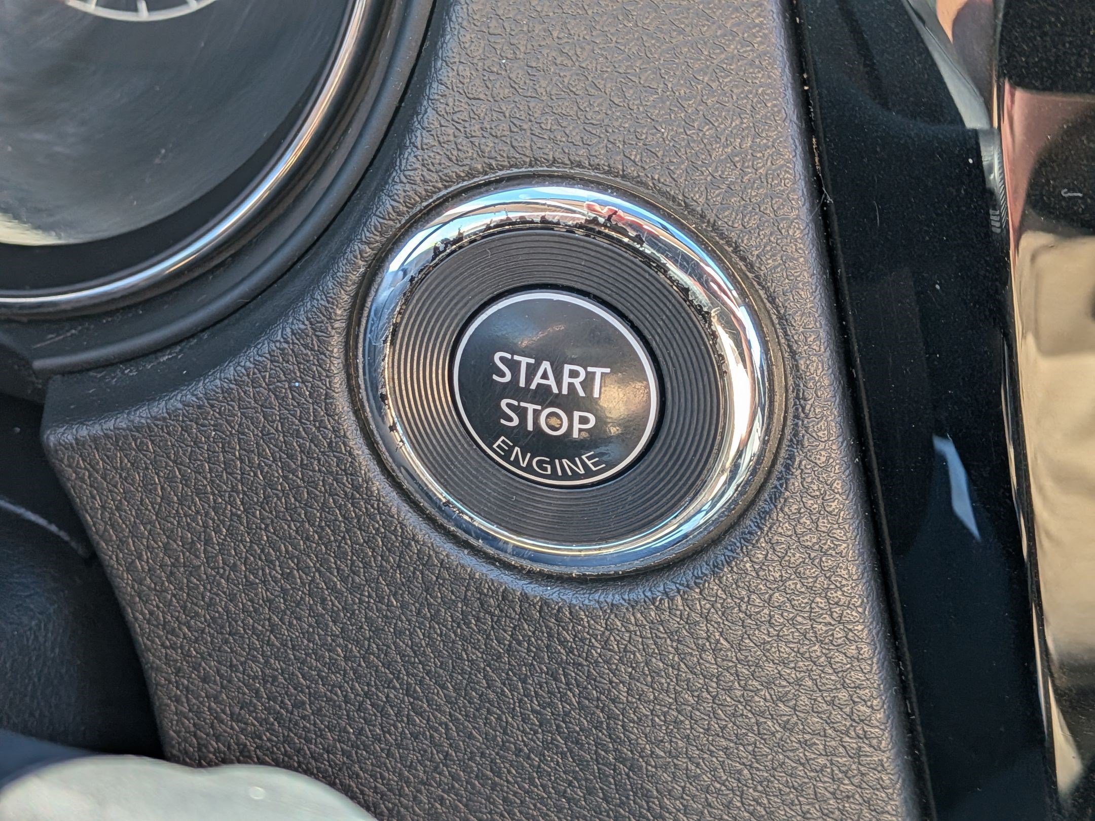 Used 2018 Nissan Rogue SV AWD/4WD image 24