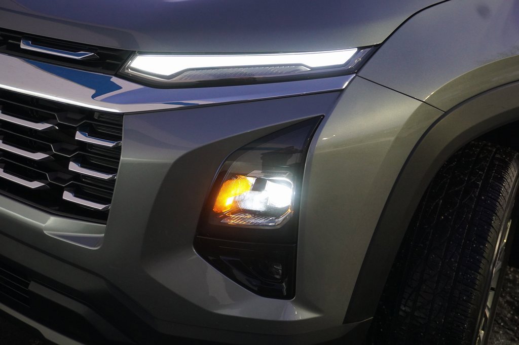 Certified 2025 Chevrolet Equinox LT w/ Safety and Technology Package image 30