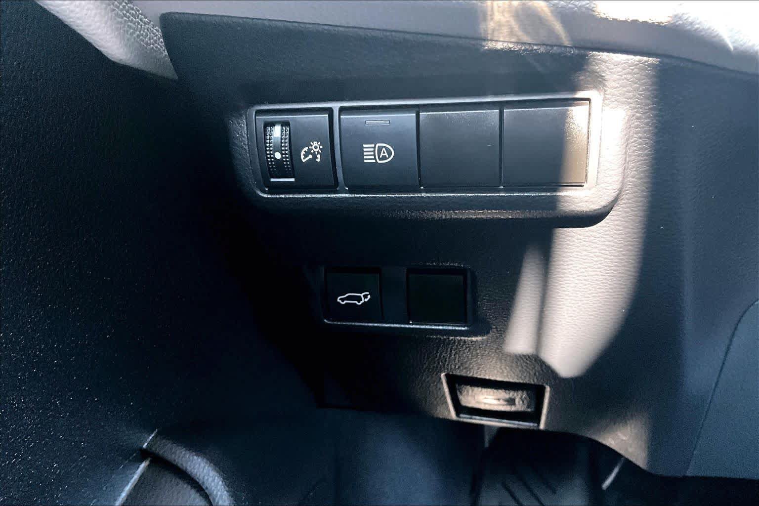 Certified 2022 Toyota Corolla Cross XLE w/ Convenience Package FWD image 34