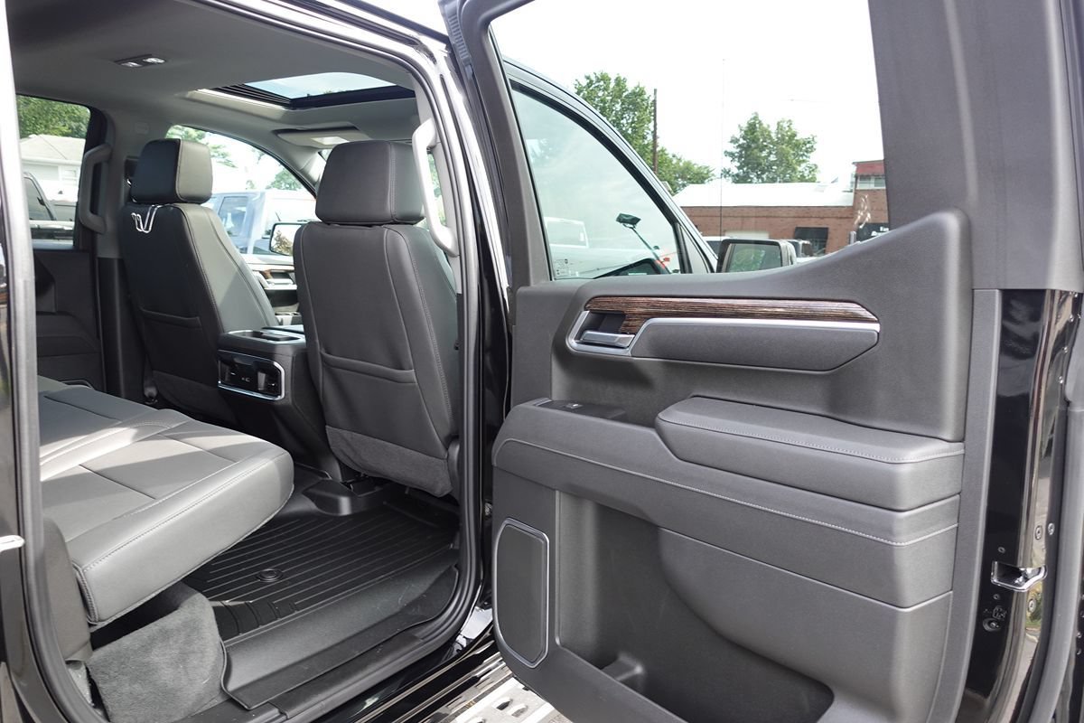 Used 2025 GMC Sierra 1500 Elevation w/ Elevation Premium Package AWD/4WD image 30