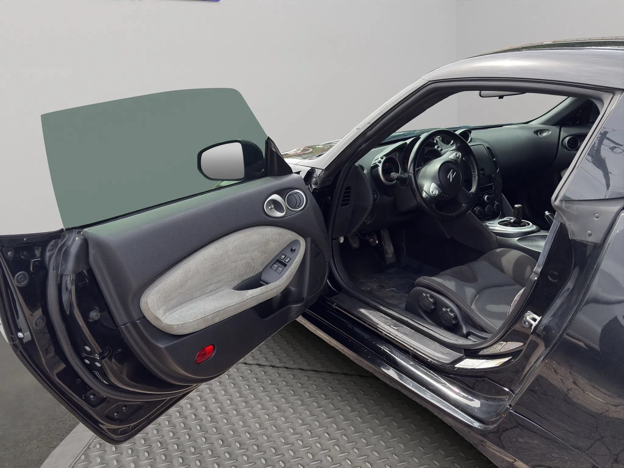 Used 2017 Nissan 370Z Coupe RWD image 20