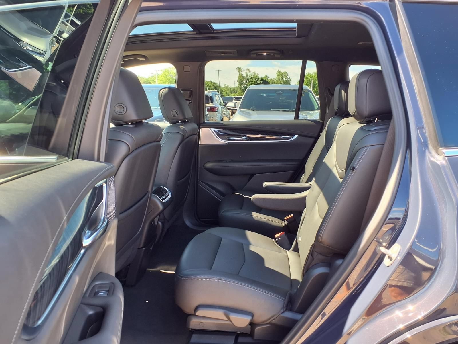 Used 2024 Cadillac XT6 Premium Luxury w/ LPO, Floor Liner Package AWD/4WD image 11