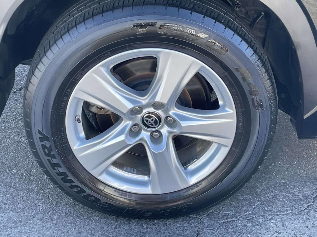 Used 2021 Toyota Highlander LE image 11