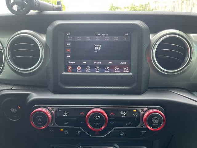 Used 2019 Jeep Wrangler Unlimited Sahara AWD/4WD image 15