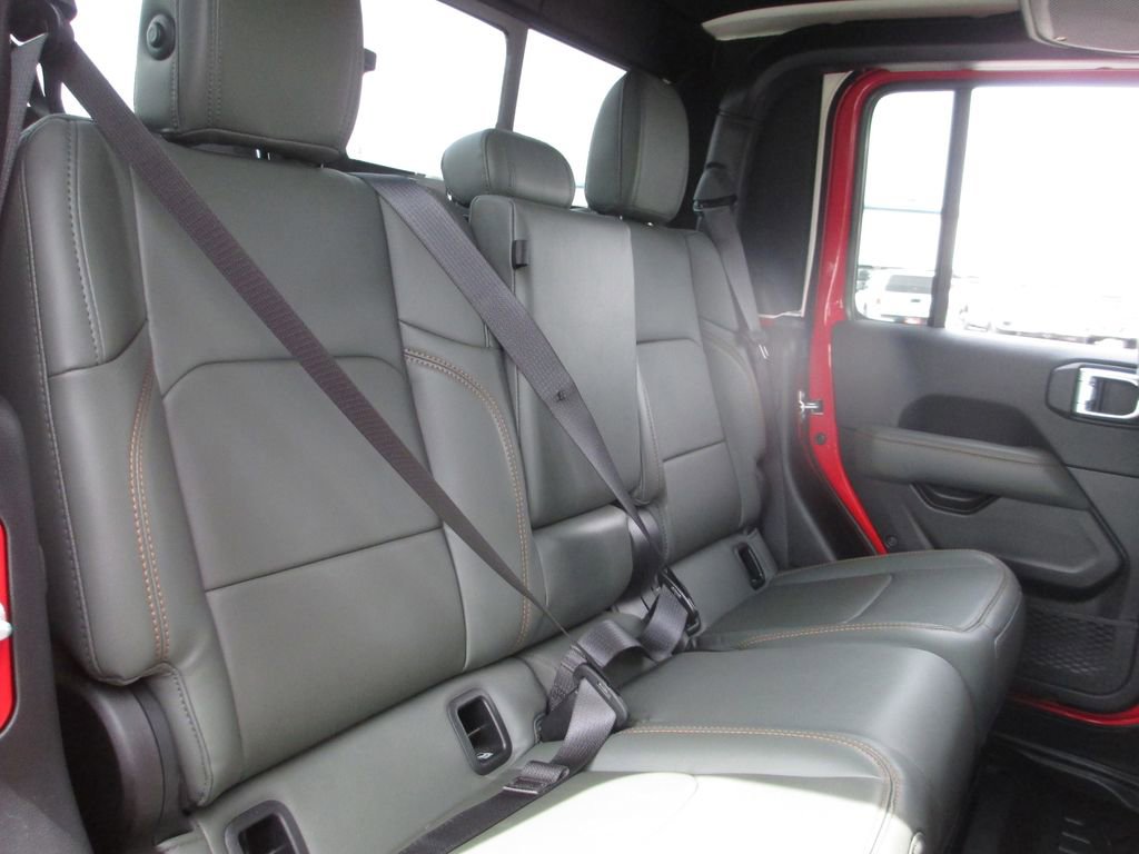 Used 2024 Jeep Gladiator Mojave AWD/4WD image 23