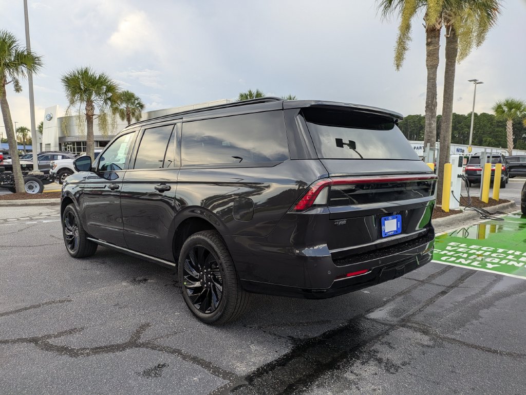 New 2027 Lincoln Navigator L Reserve w/ Jet Appearance Package AWD/4WD image 6