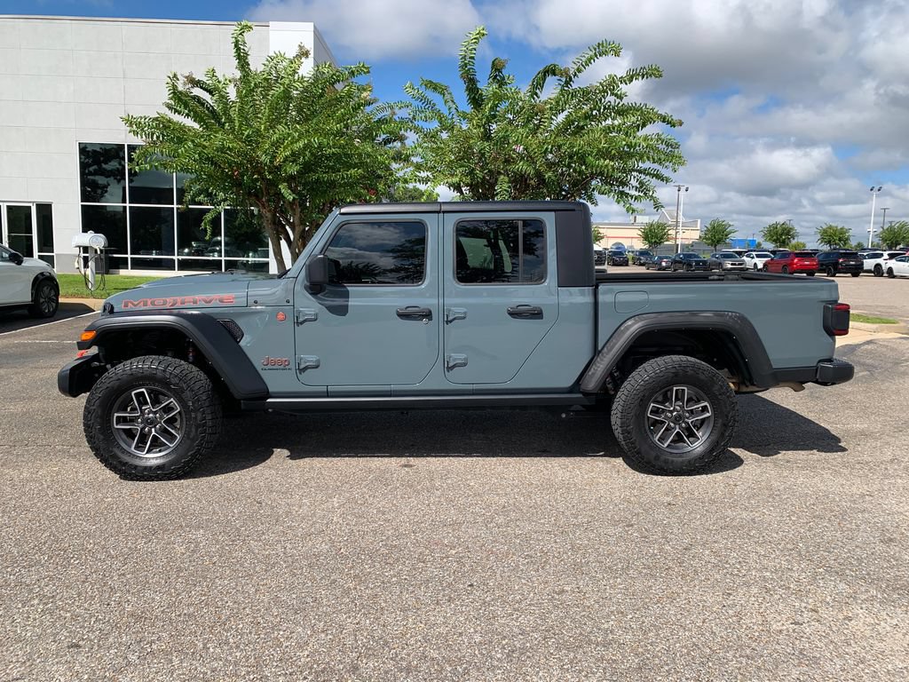 Used 2024 Jeep Gladiator Mojave w/ Convenience Group AWD/4WD image 5