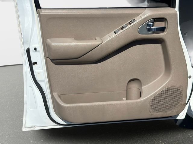 Used 2012 Nissan Frontier SV image 17