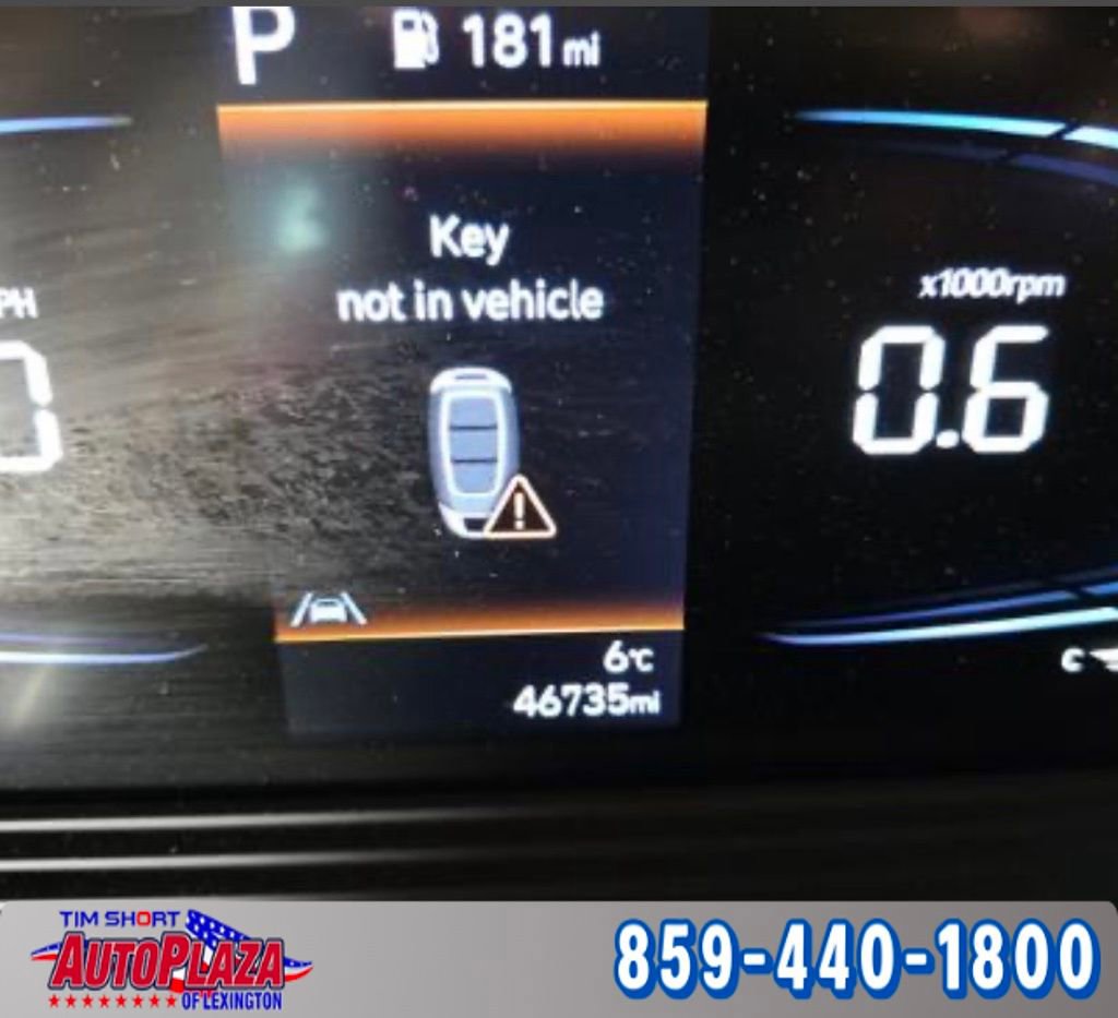 Used 2024 Hyundai Venue SEL image 3