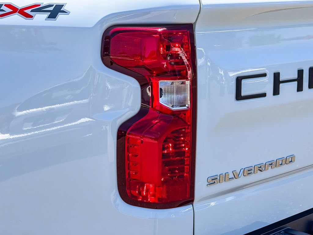 Used 2023 Chevrolet Silverado 1500 LT AWD/4WD image 8