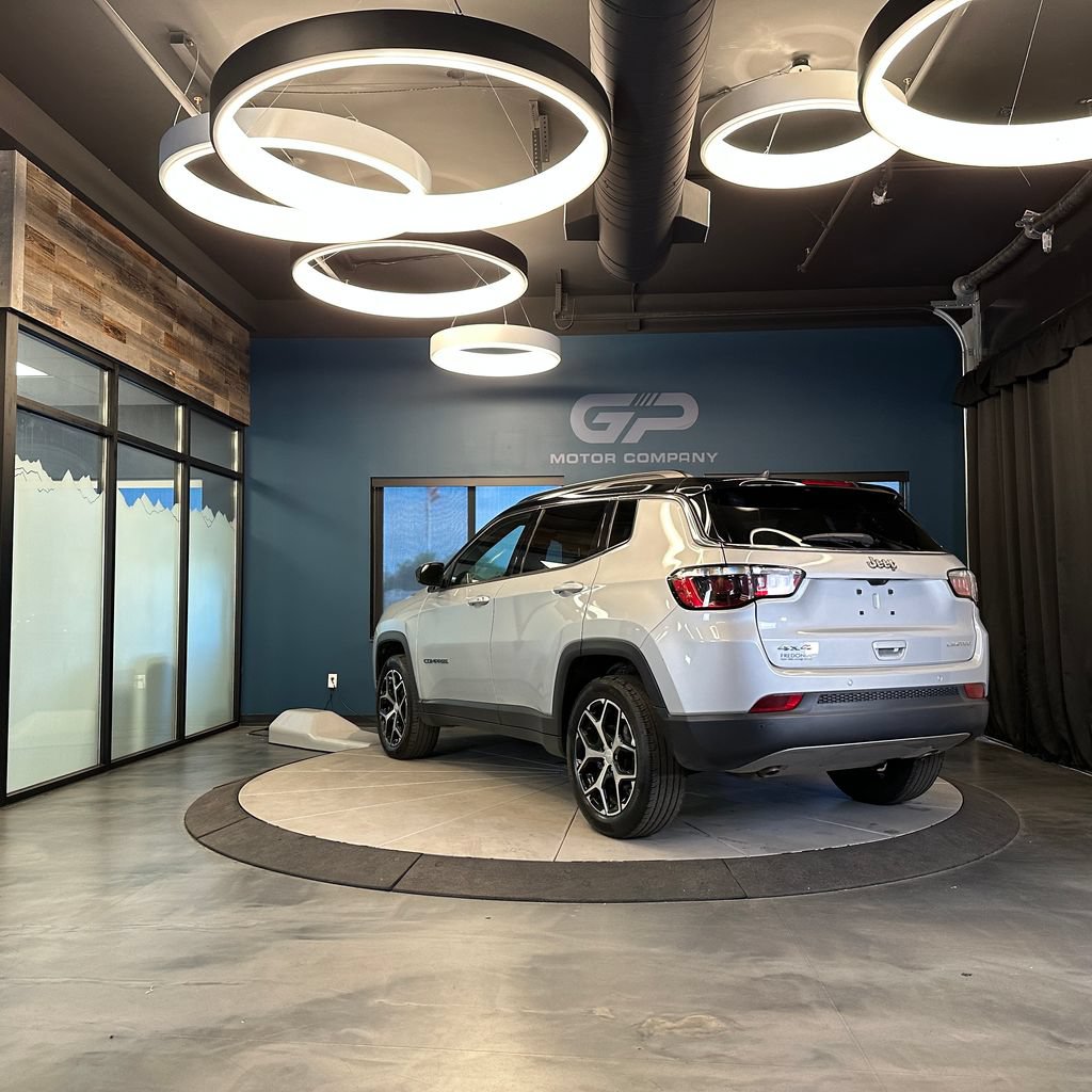 Used 2024 Jeep Compass Limited AWD/4WD image 5