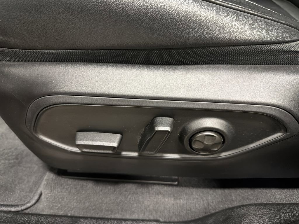 Used 2023 Jeep Grand Cherokee Limited image 13