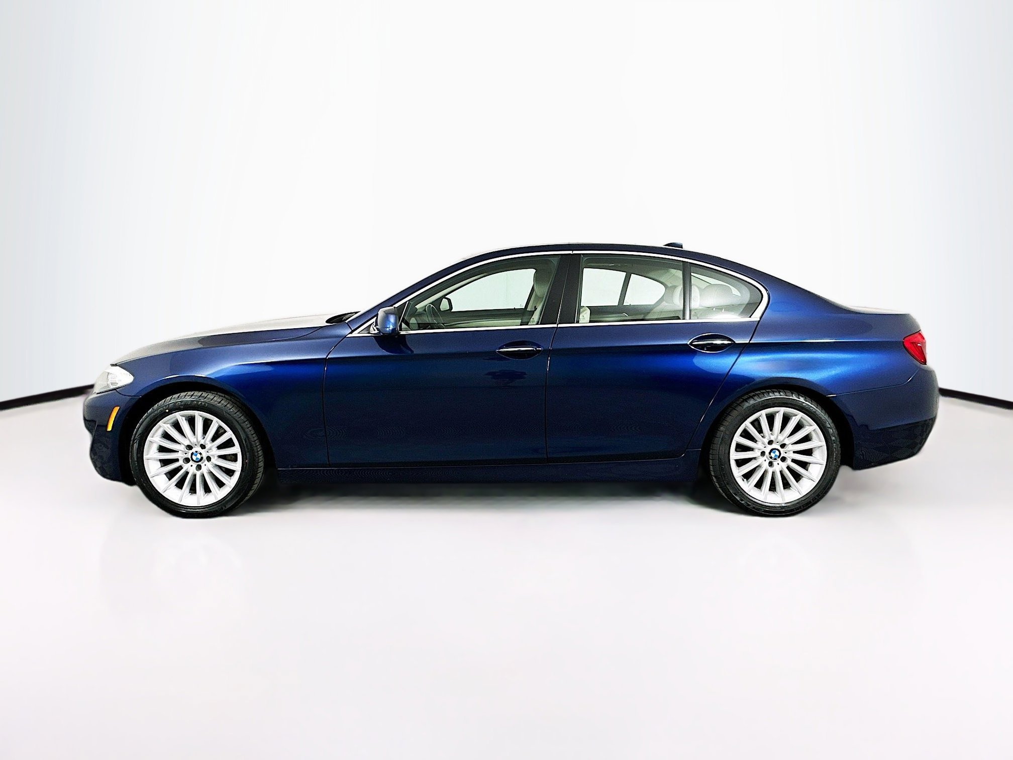 Used 2013 BMW 535i xDrive Sedan AWD/4WD image 4