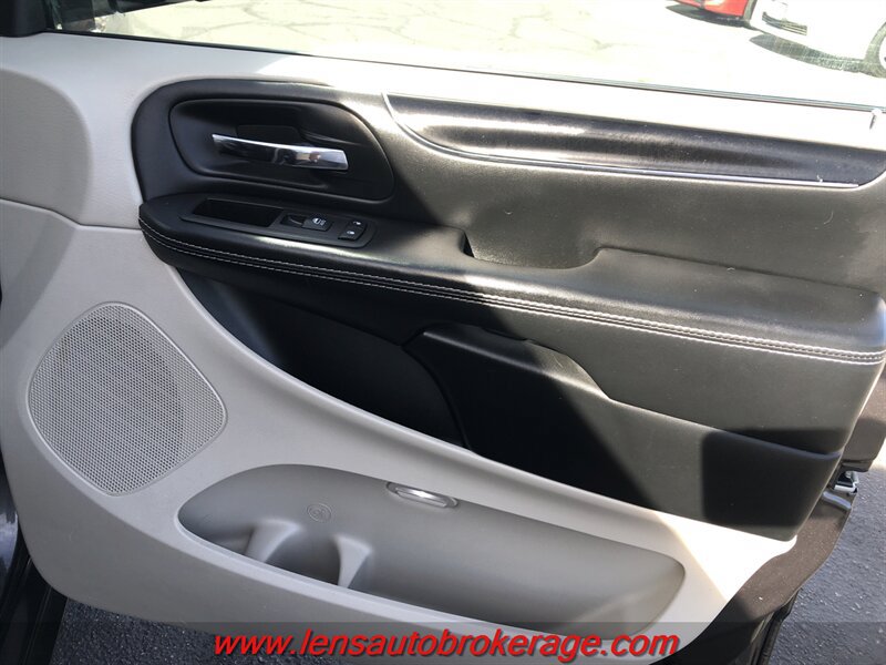 Used 2018 Dodge Grand Caravan SXT FWD image 19