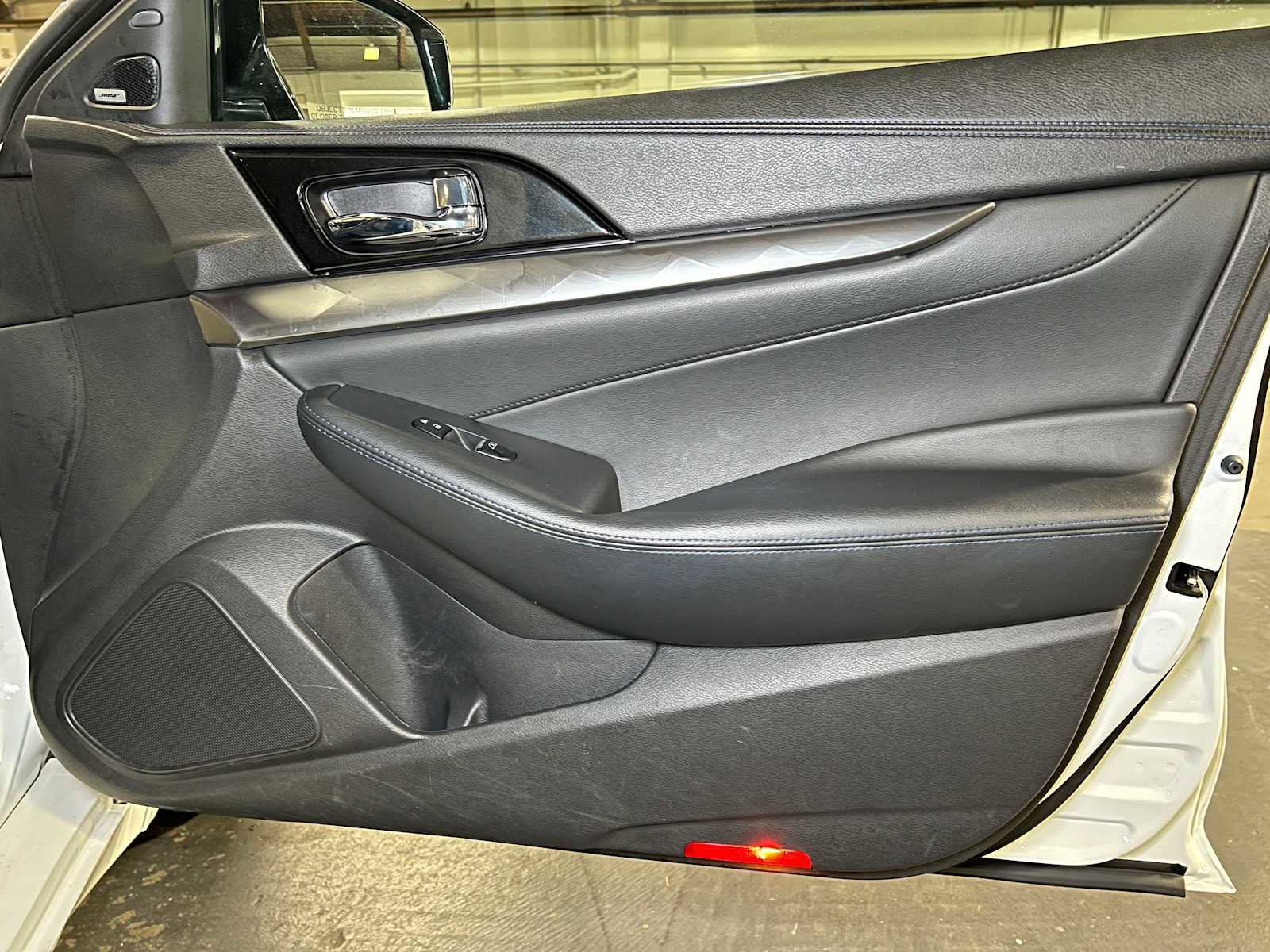 Used 2017 Nissan Maxima SR w/ Midnight Edition image 10