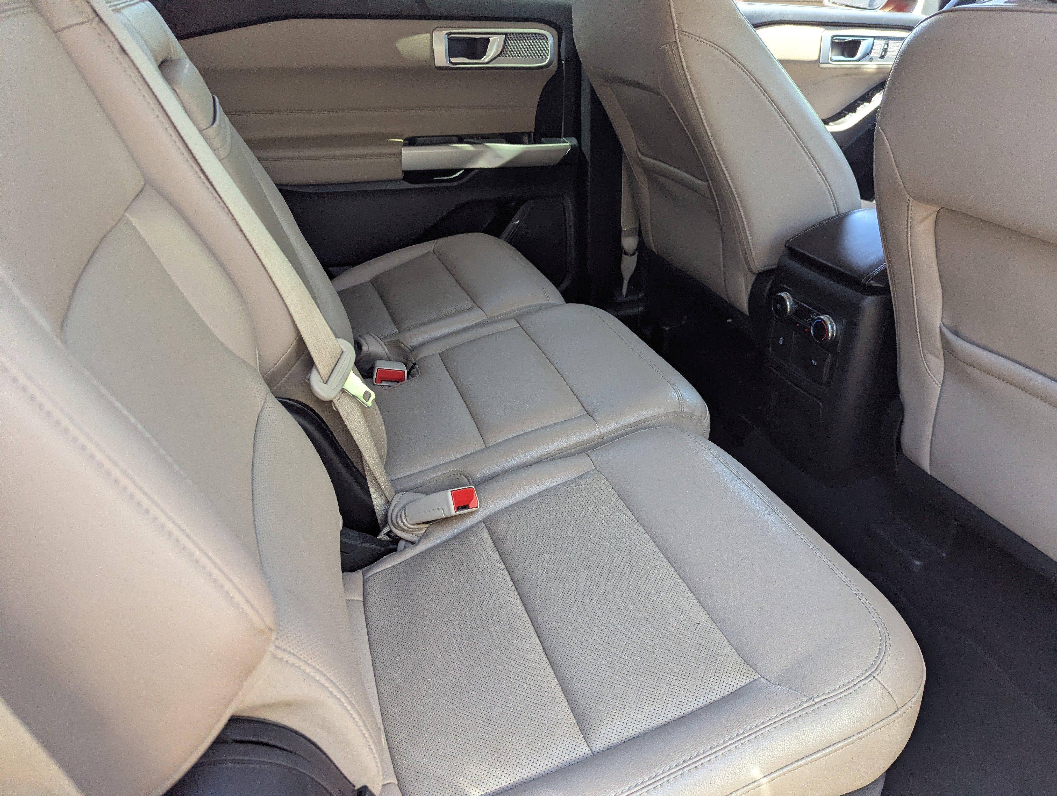 Used 2023 Ford Explorer Limited AWD/4WD image 11