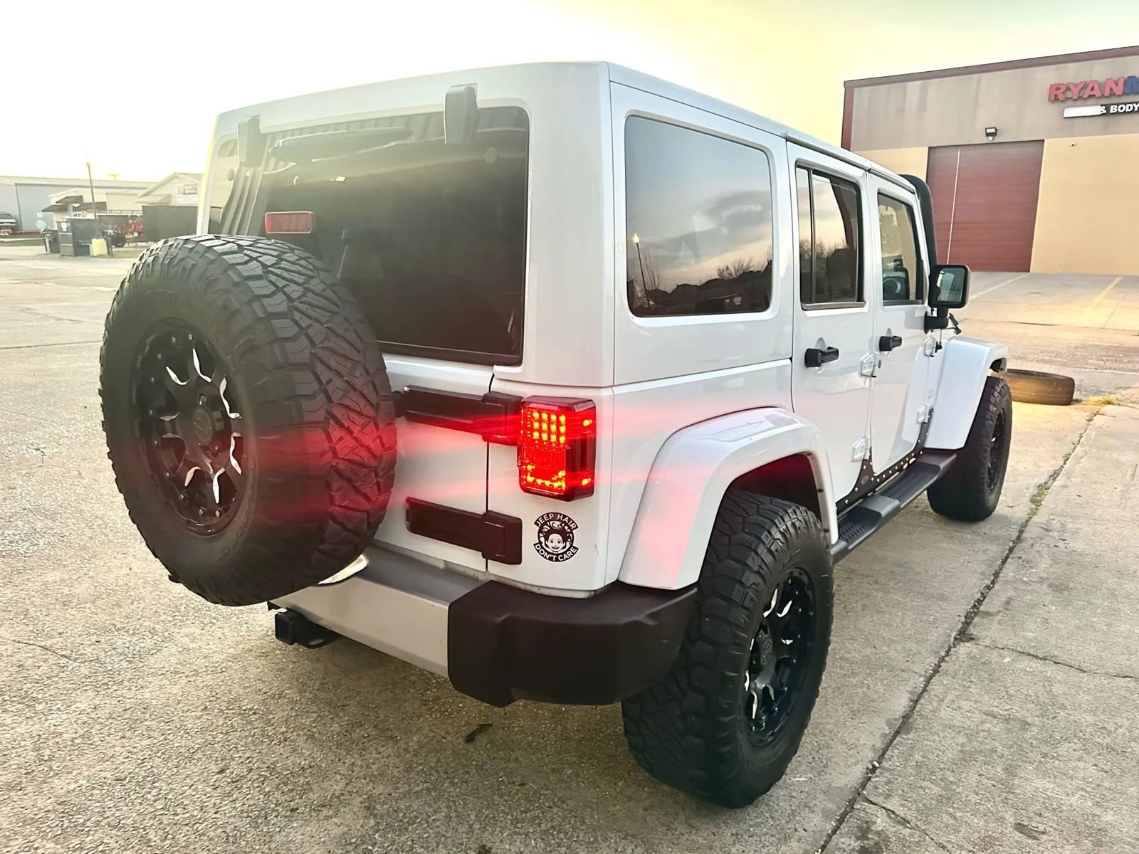 Used 2015 Jeep Wrangler Unlimited Sahara w/ Max Tow Package image 8