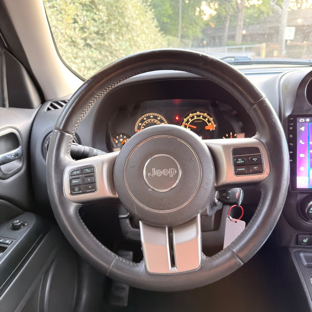 Used 2014 Jeep Patriot Latitude AWD/4WD image 29