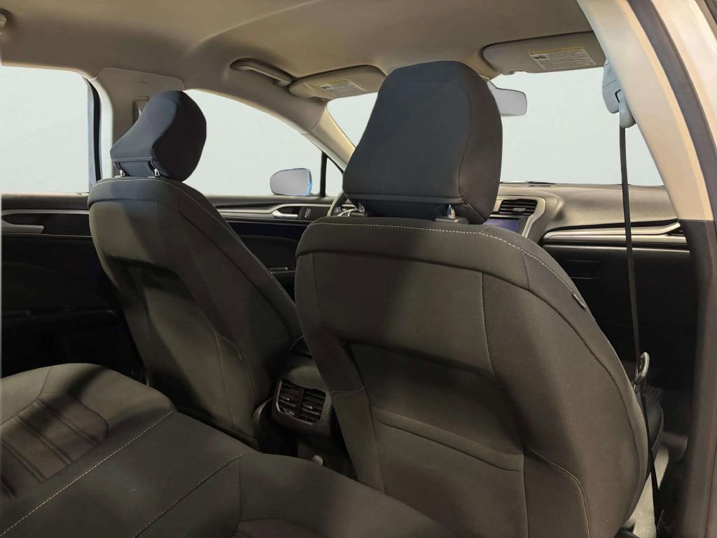 Used 2020 Ford Fusion SE image 24