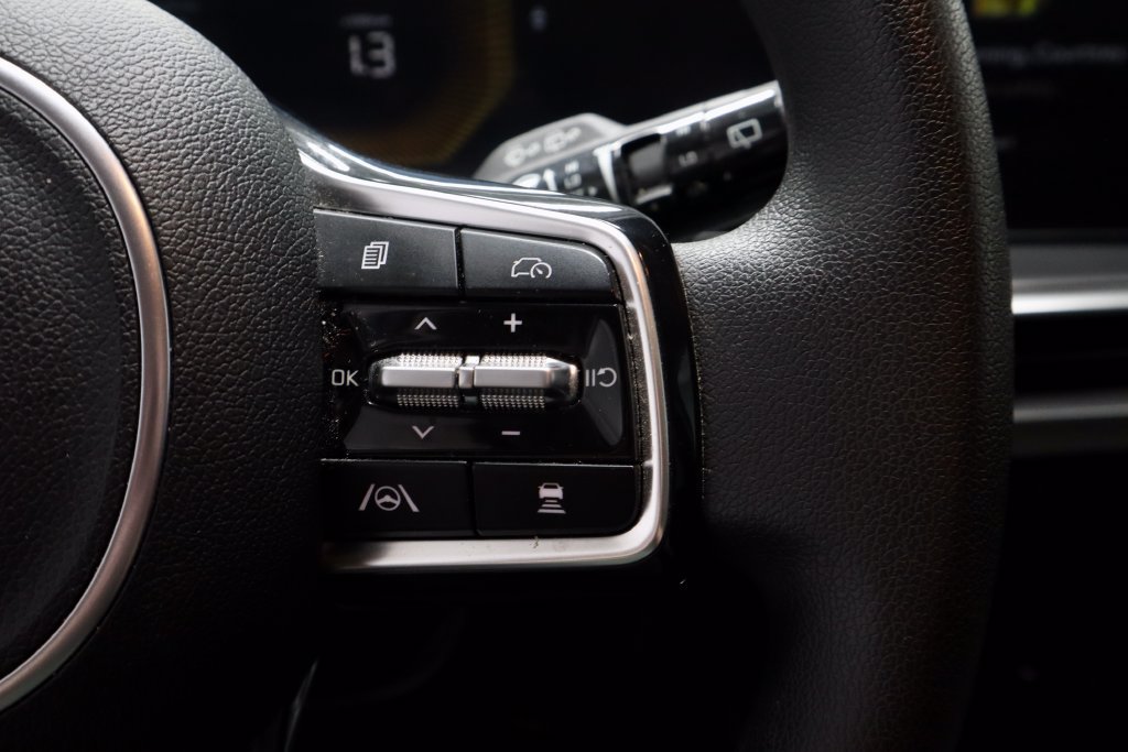 Used 2025 Kia Sorento LX FWD image 30