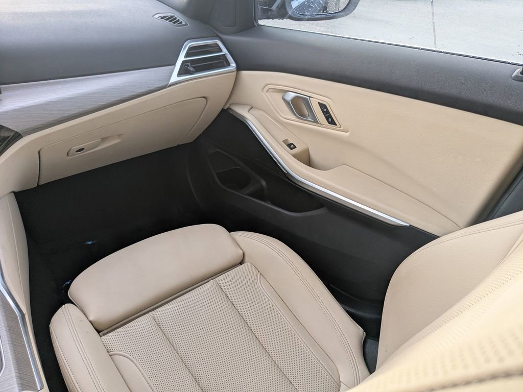 Used 2025 BMW 330i Sedan w/ Convenience Package RWD image 16