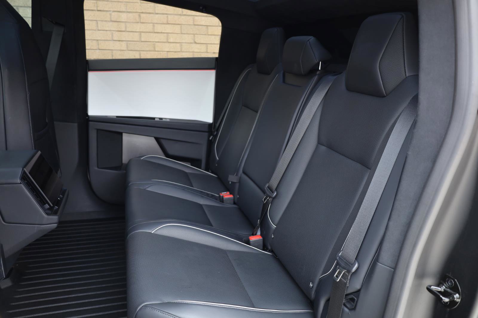 Used 2024 Tesla Cybertruck AWD Crew Cab image 20