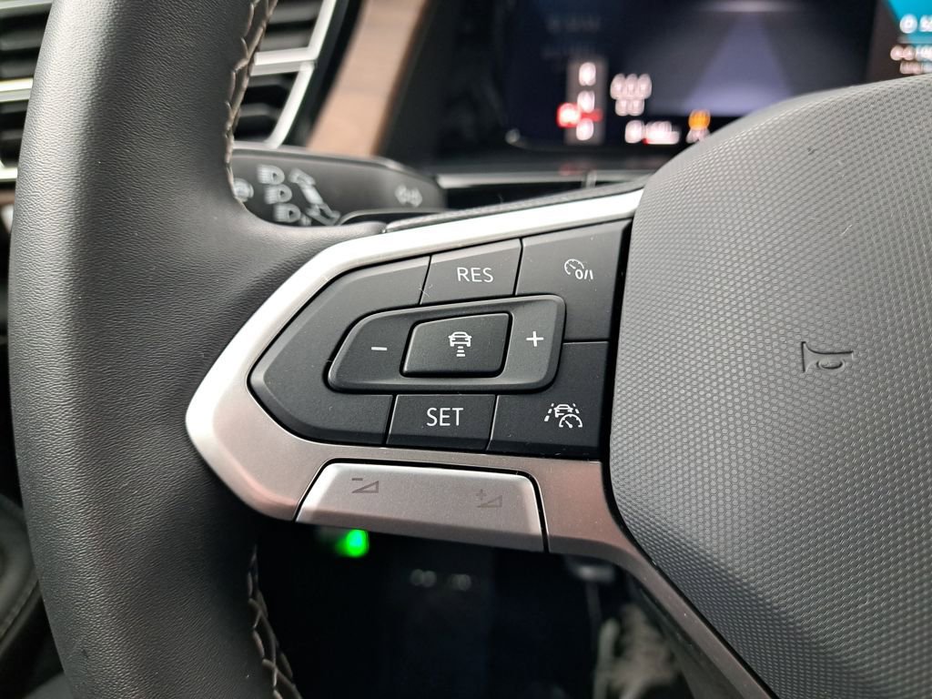 Used 2024 Volkswagen Atlas SE image 31