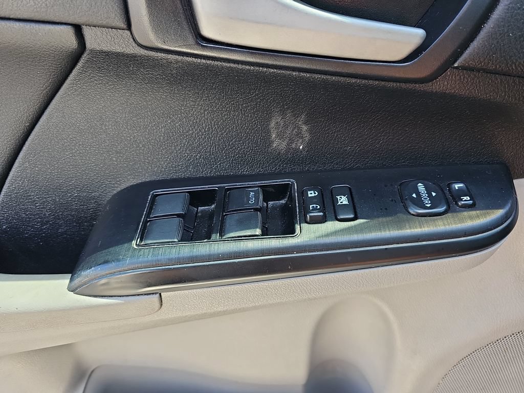Used 2014 Toyota Camry LE FWD image 27