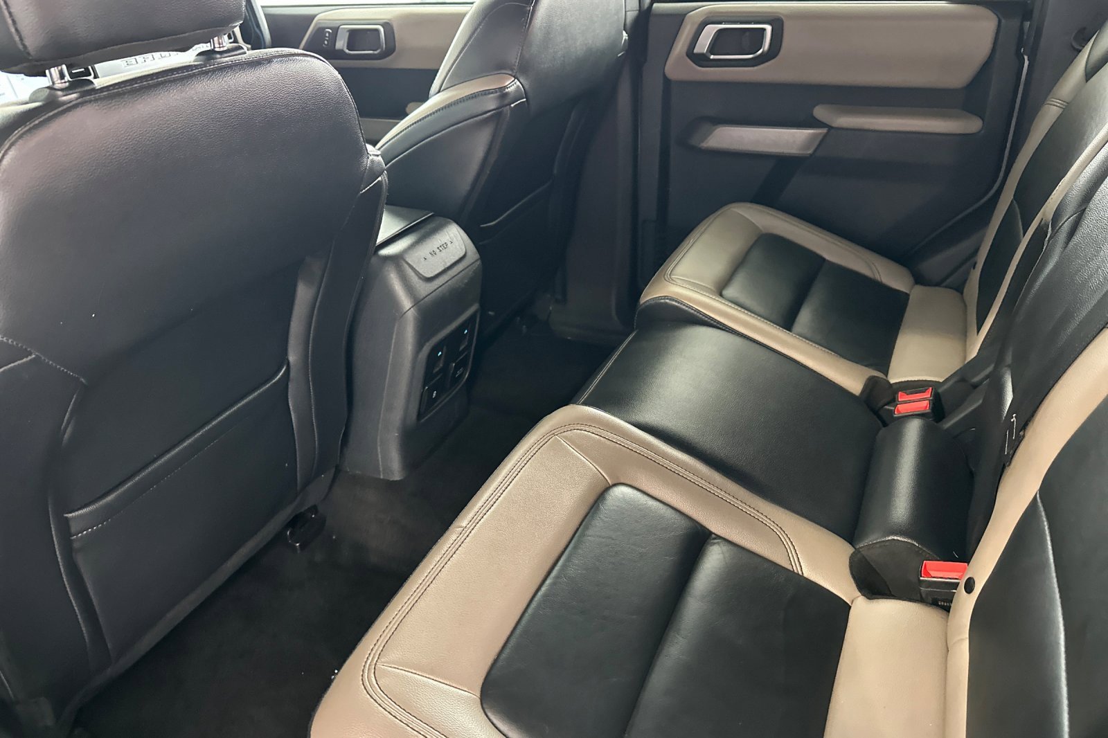 Used 2023 Ford Bronco Wildtrak image 12