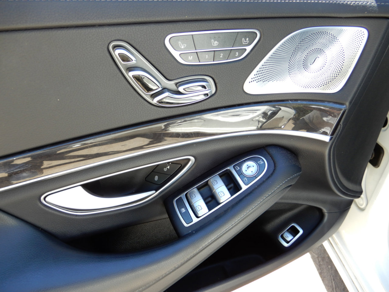 Used 2017 Mercedes-Benz S 550 Sedan image 20