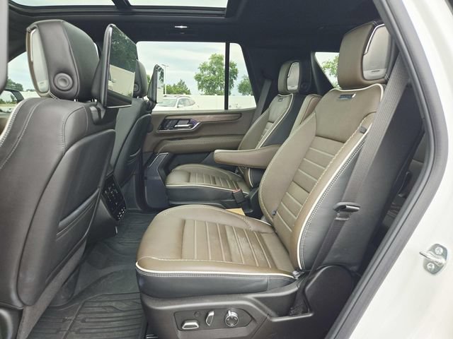 Used 2025 GMC Yukon Denali Ultimate AWD/4WD image 10