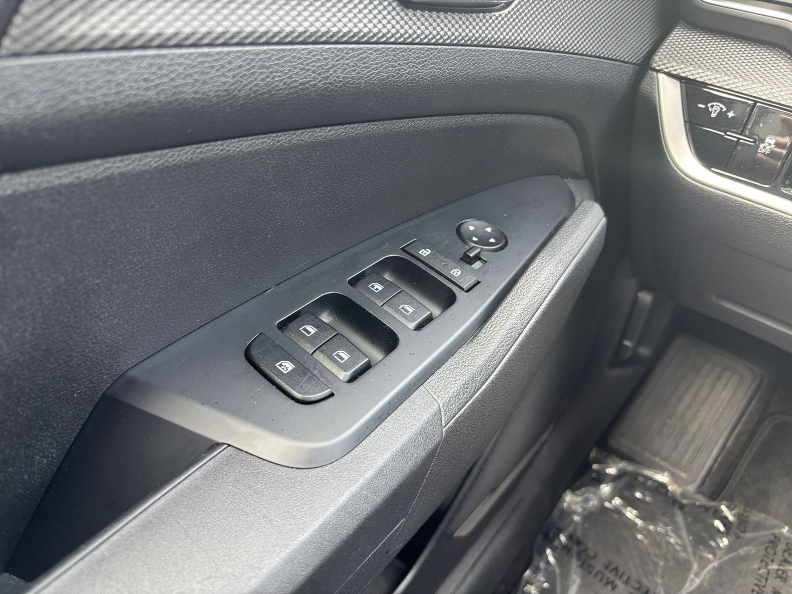 Used 2025 Kia Sportage LX FWD image 18