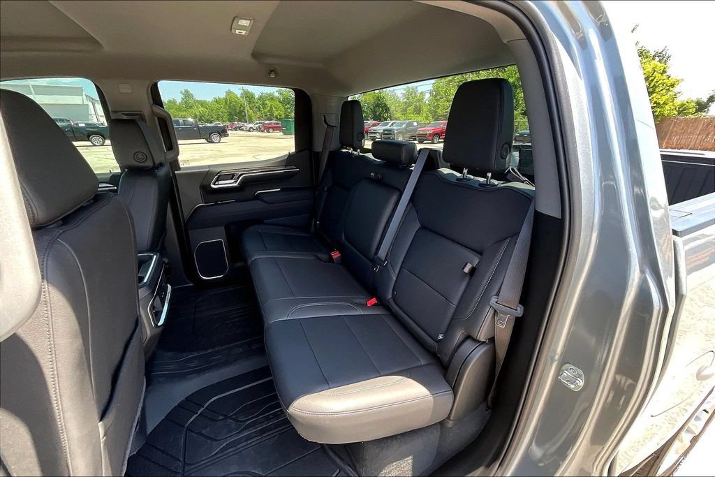 Used 2025 Chevrolet Silverado 1500 LTZ AWD/4WD image 7