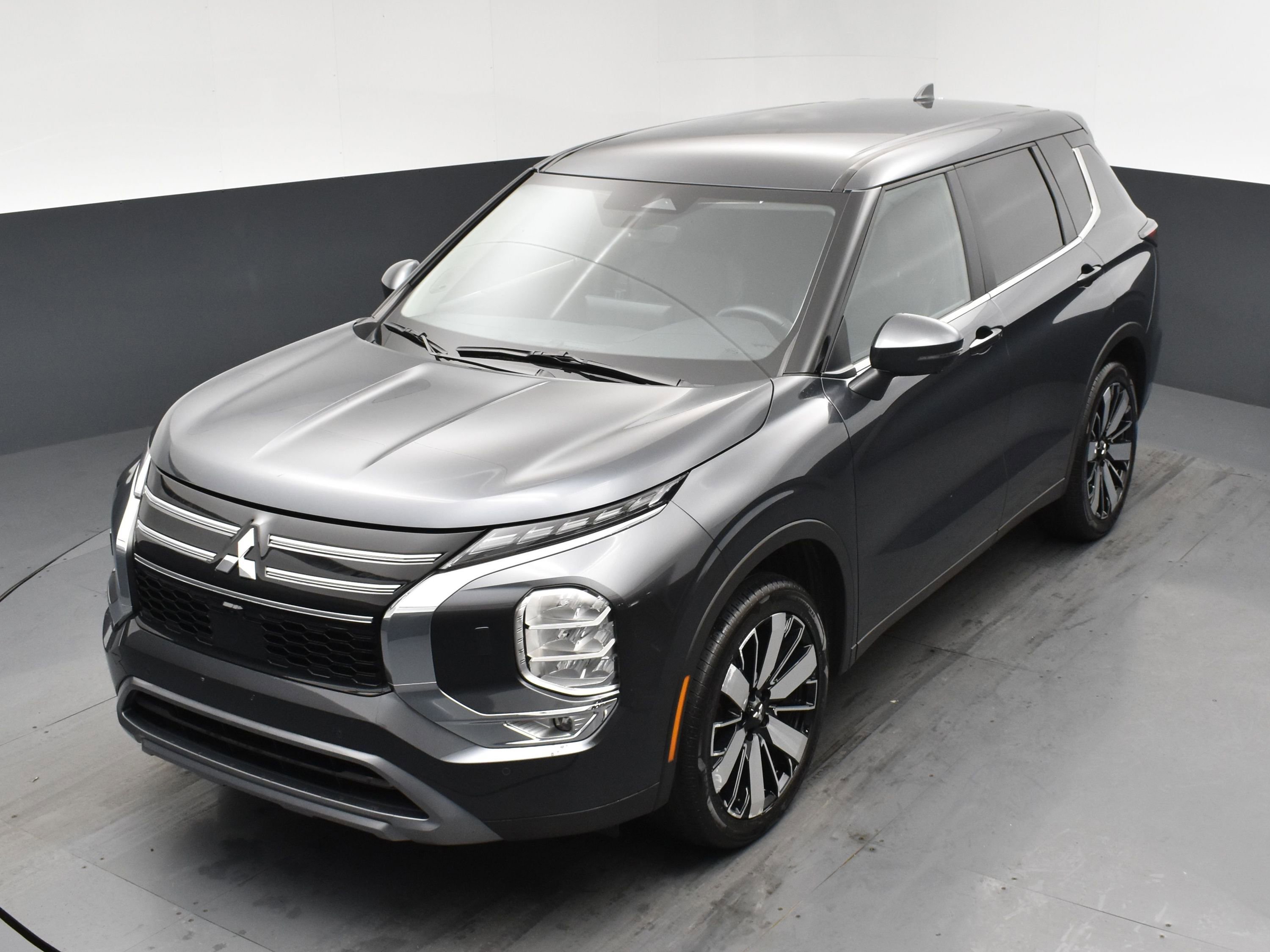 Used 2025 Mitsubishi Outlander AWD image 18