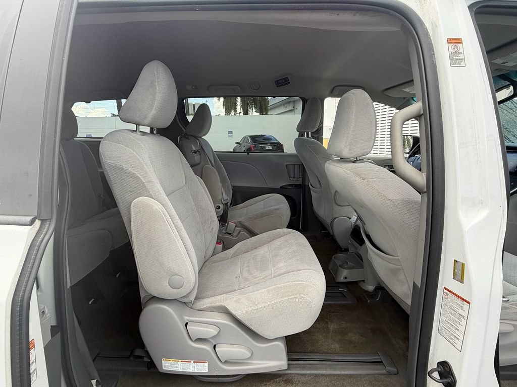 Used 2015 Toyota Sienna LE FWD image 11