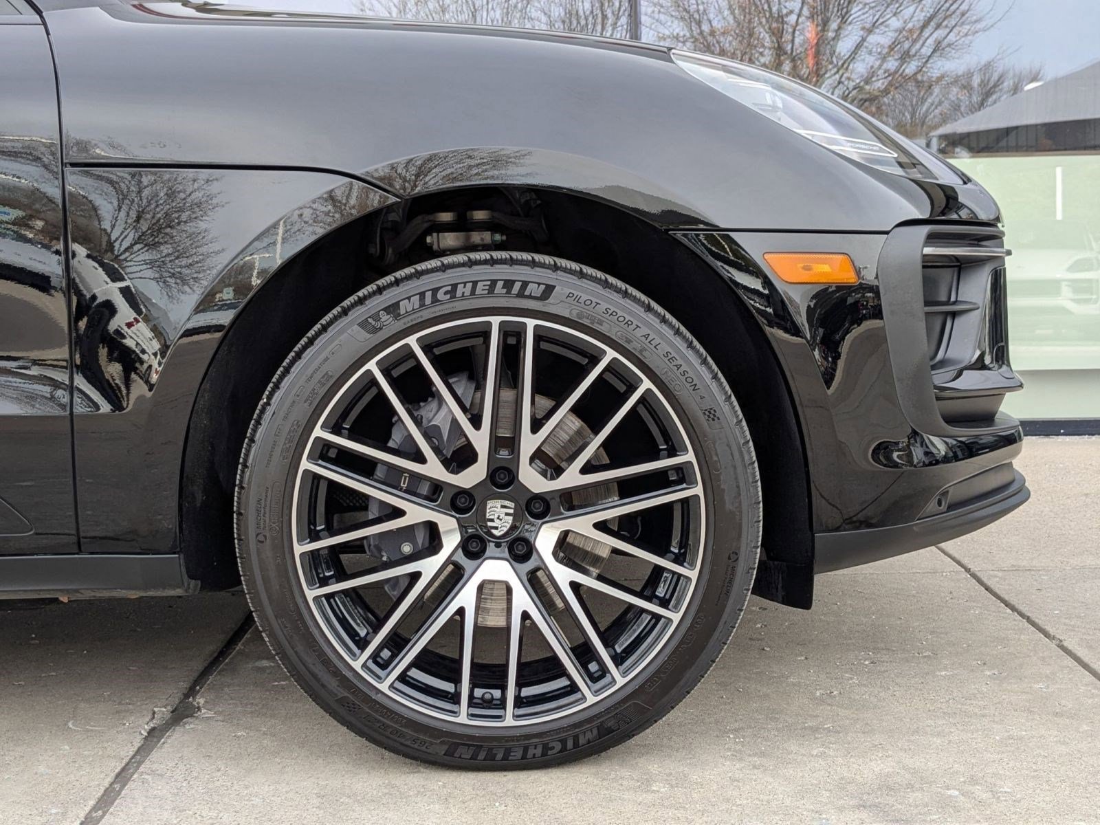 Certified 2025 Porsche Macan image 11