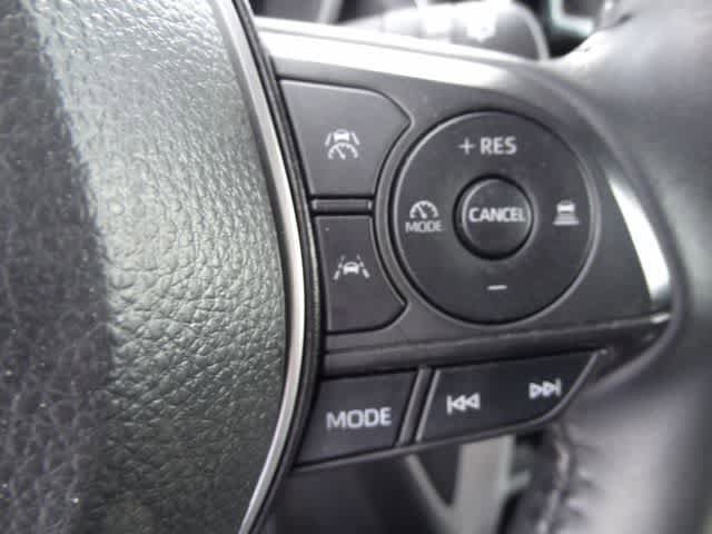 Used 2025 Toyota Corolla Cross XLE AWD/4WD image 17