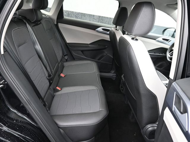 Used 2025 Volkswagen Taos SE image 7