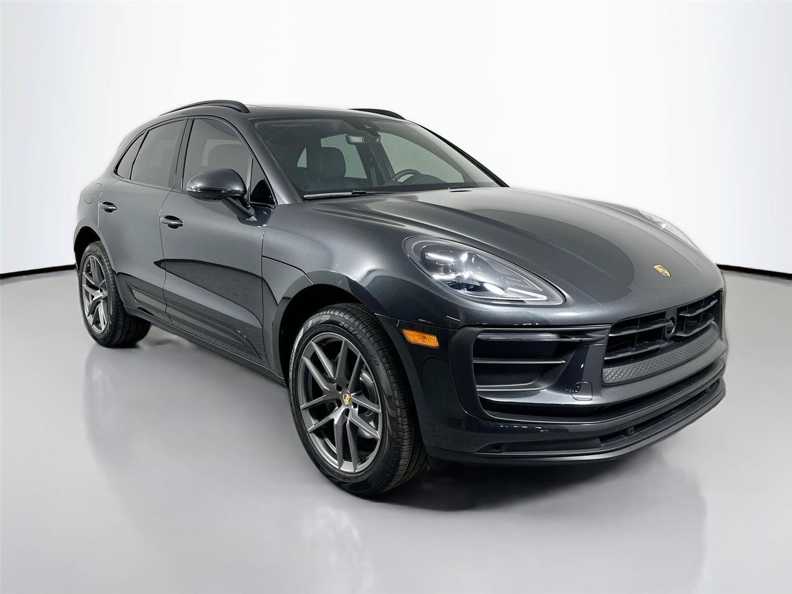 Certified 2025 Porsche Macan AWD/4WD image 9