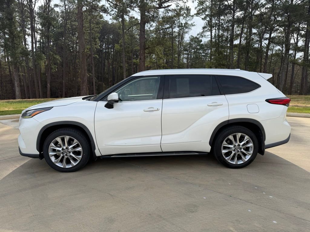 Used 2020 Toyota Highlander Limited image 2